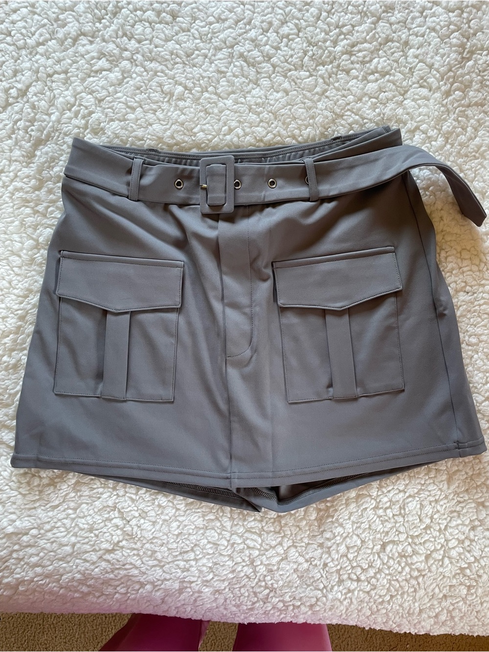 HALARA Gray Belted Utility Skort